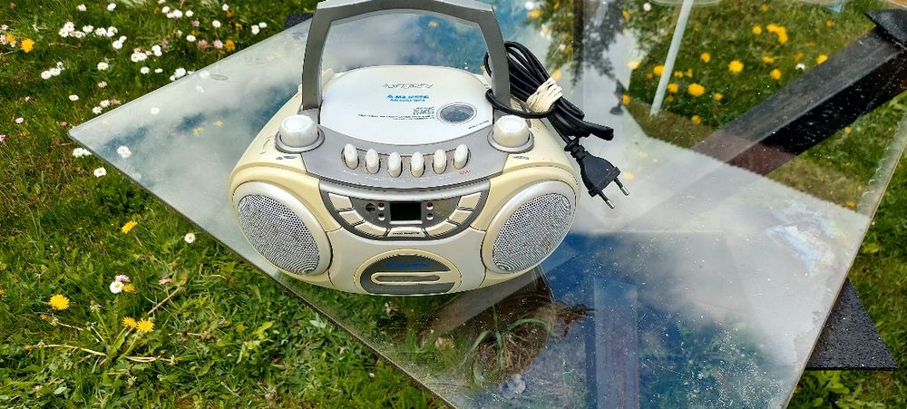 Radio magnetofon