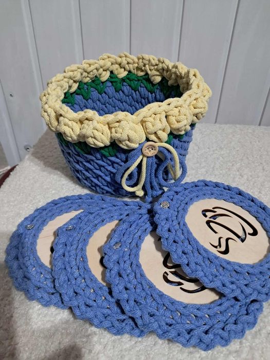 Koszyczek plus 4 podkładki