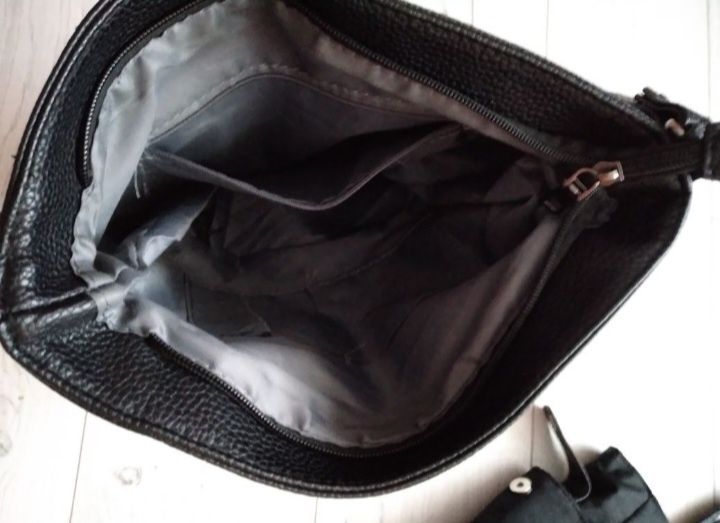 Torebka czarna plus gratis ciuszki