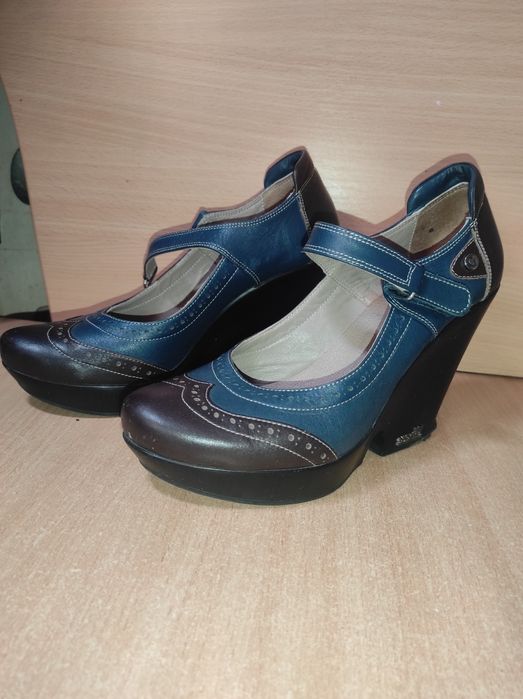 Комбіновані жіночі туфлі