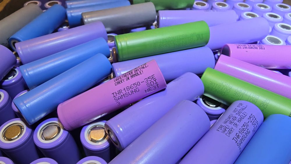 100szt 18650 poj.od 2300 do 2800 rez.24-35mOhm