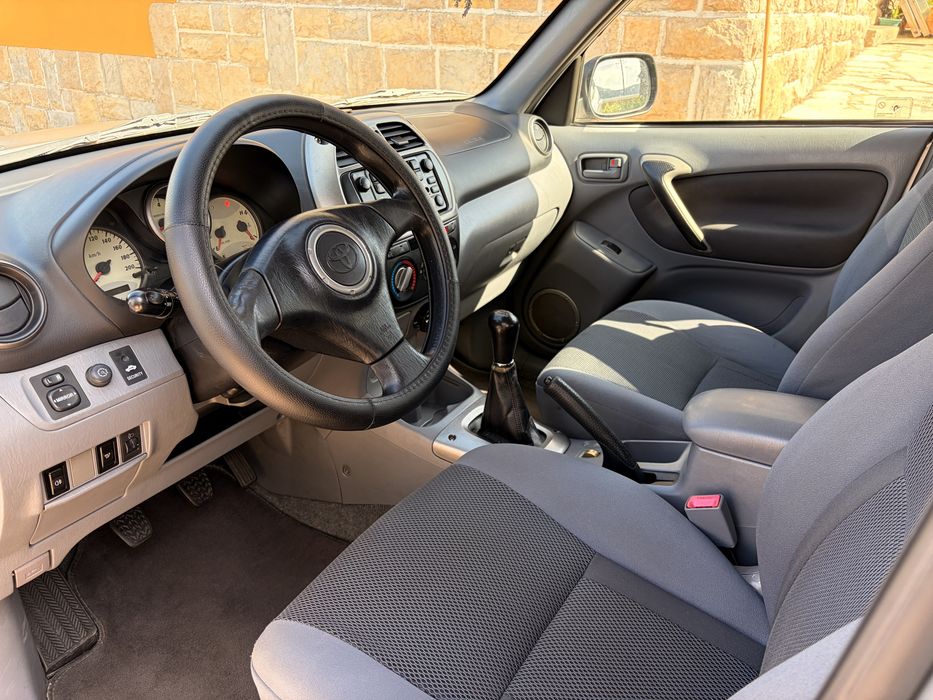Toyota RAV4 2.0 D-4D 4x4 (2003) - Excelente Estado