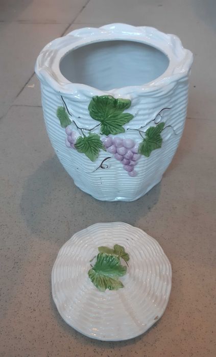 Bonito Pote em faiança Portuguesa