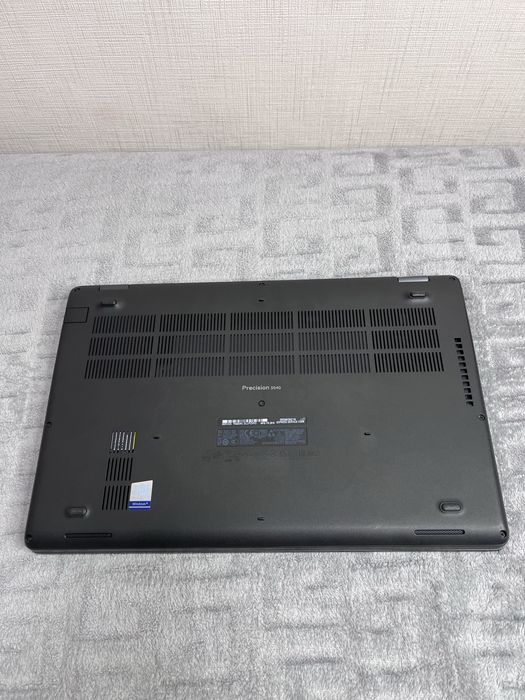 Ноутбук Dell 5500 I7-8565U 16Gb, SSD 256Gb, Radeon Pro WX2100, Full HD