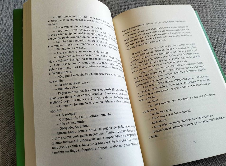 Livro "Guia prático para cuidar de demónios" Roger Moore