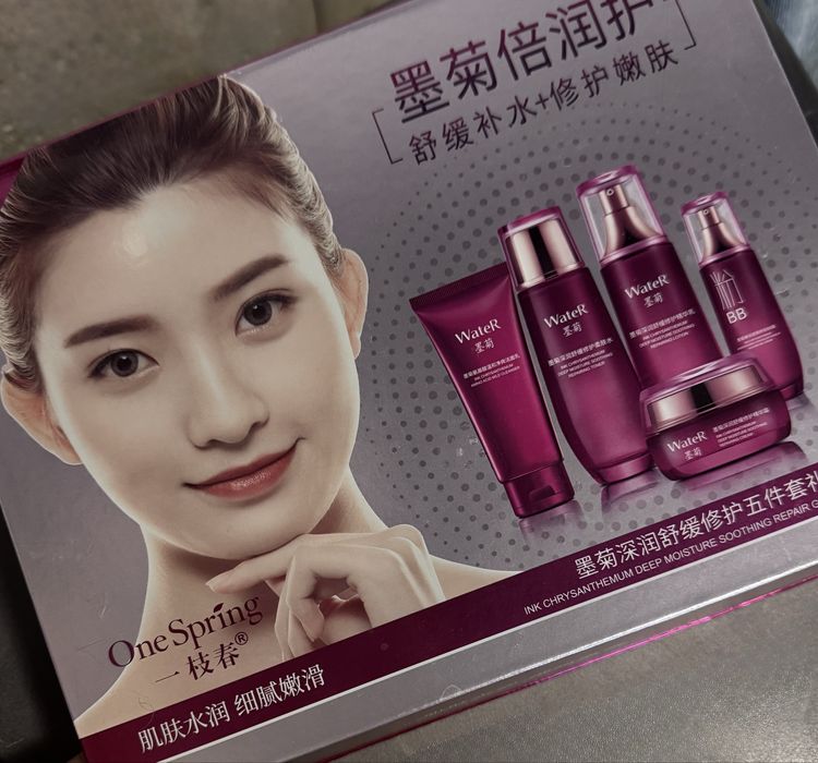 Подарунковий набір для догляду за обличчям