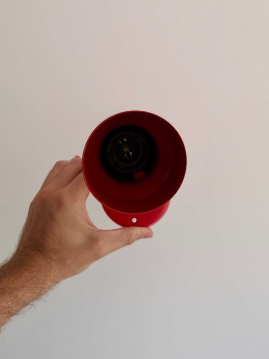 Aplique de parede vermelho dos anos 80/90 – Massive; feito na Bélgica