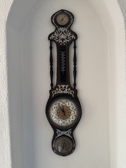 Relógio de parede decorativo com termómetro e higrómetro