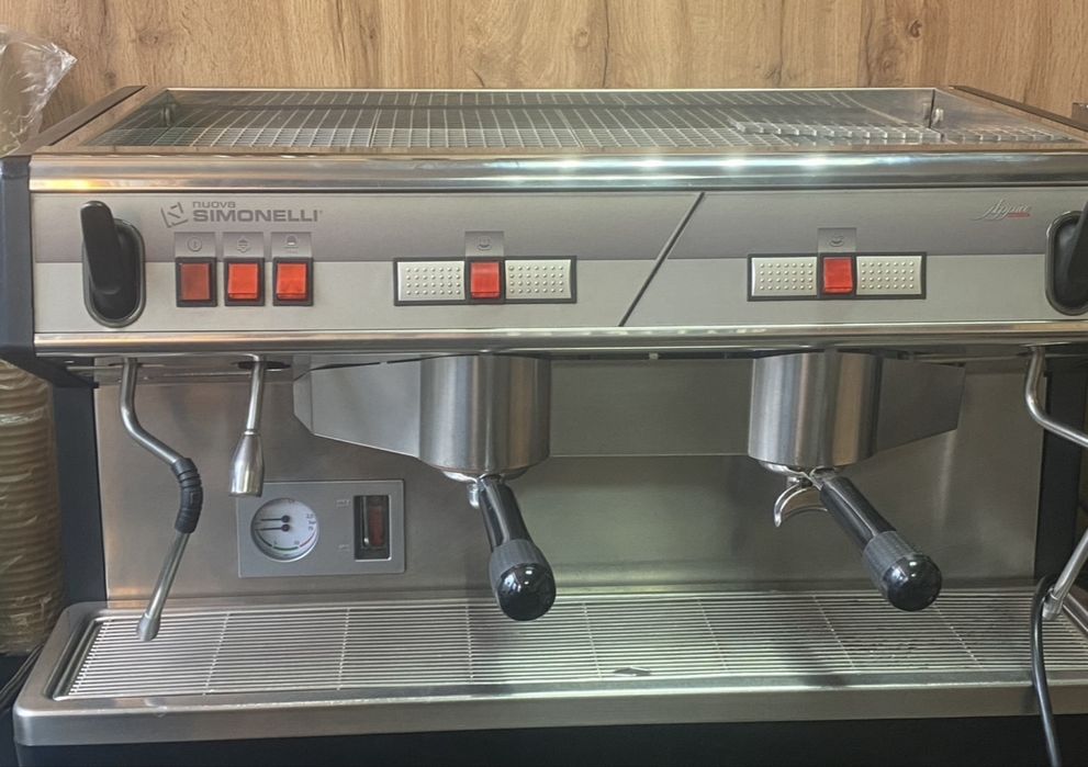 Професійна кавамашина Nuova Simonelli