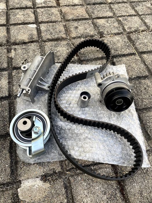 Correia Distribuição c/ Bomba Água Audi A6 2001