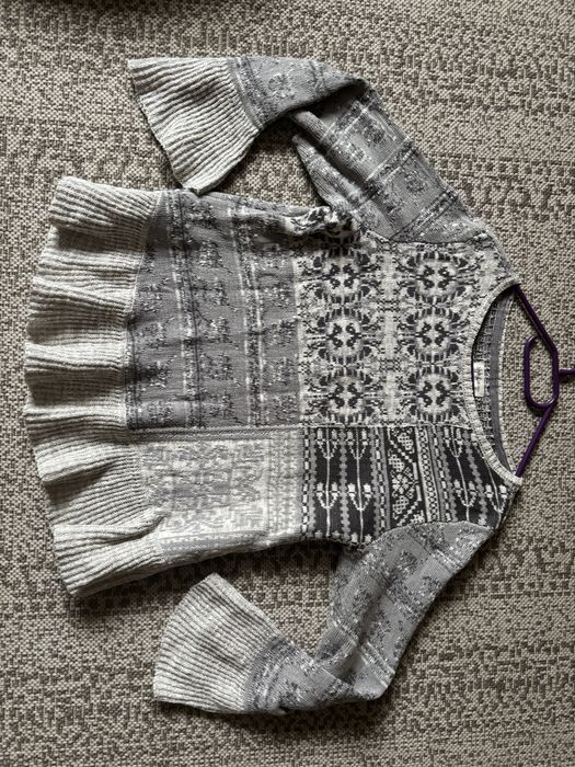Sweter z falbanami r.L