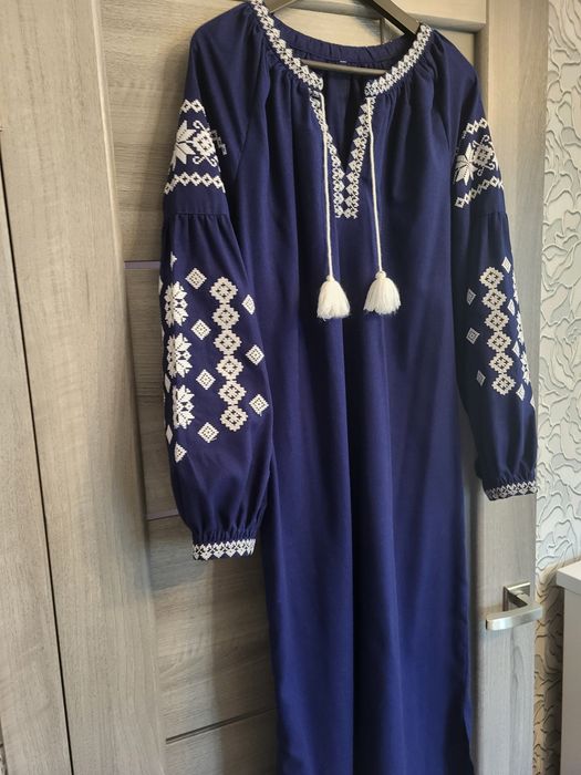 Сукня -вишиванка,нова і  чудова! Розмір-50-52.  Ціна 2 тисячі200 гр.