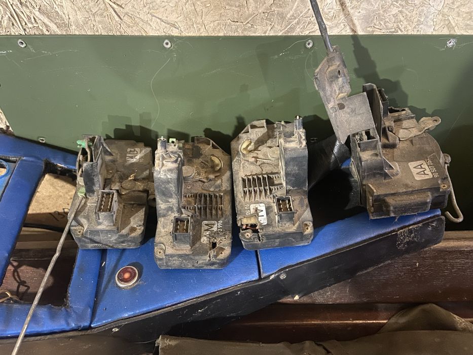 Замок двери опель вектра б