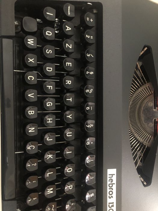Maquina de datilografar antiga