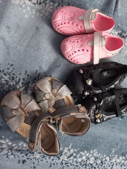 Ціна за комплект.Взуття для дівчинки. Босоніжки, туфельки, крокси.Umi,