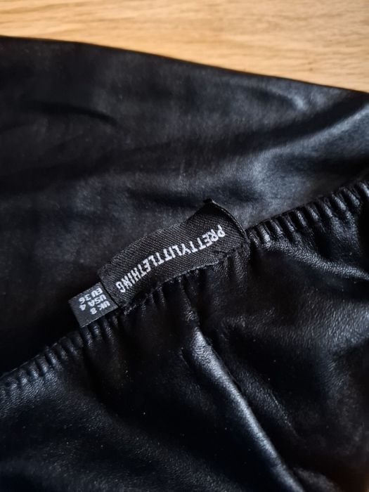 Błyszczące legginsy roz 36