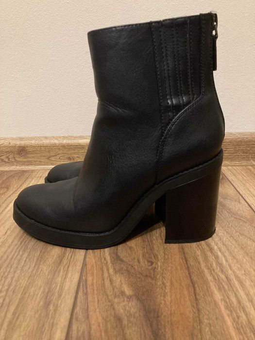 Botki czarne na obcasie