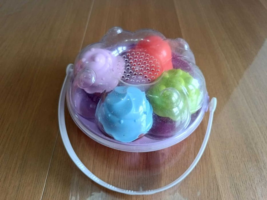 Zestaw foremek na plażę i do piaskownicy - babeczki, foremki do lodów