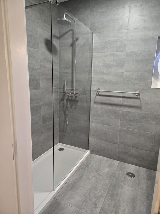 Quarto Sala com varanda em Queluz, entrada imediata