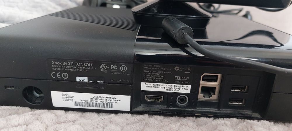 Xbox 360 E з двома джойстиками