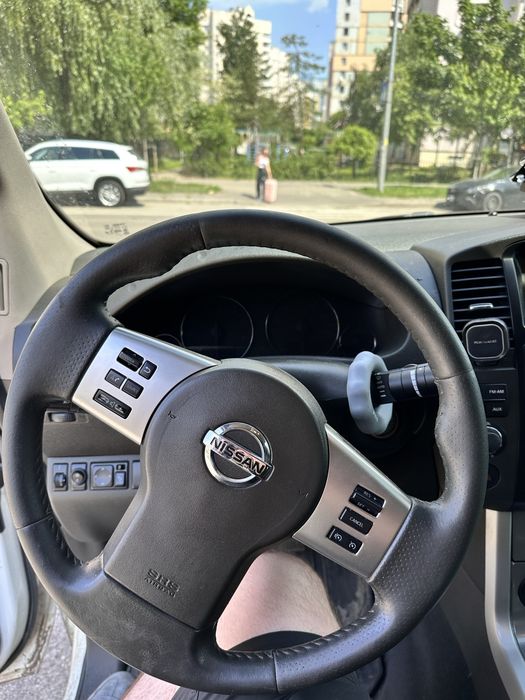 Nissan Navara 2012 для військових 3.0 дизель , автомат. Київ
