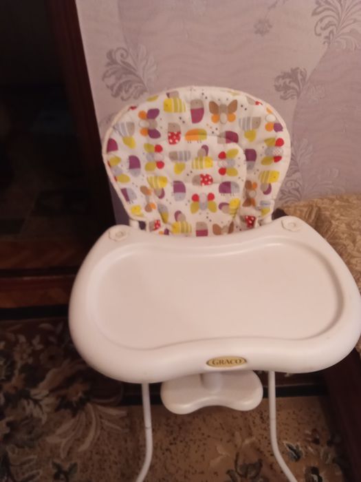 Дитяче крісло для годування