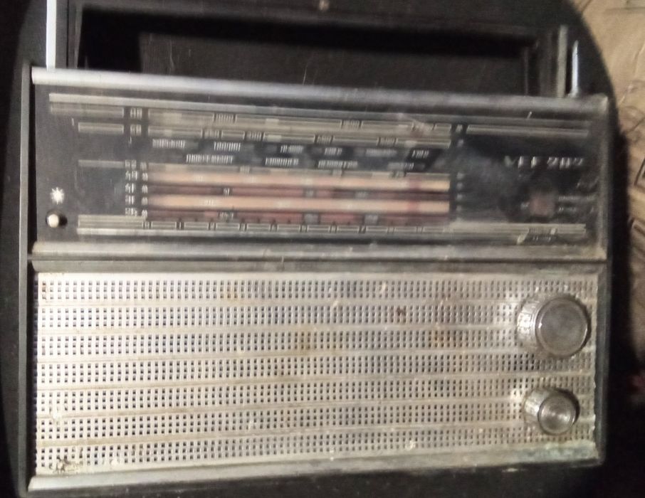 Радиоприемник  Vef 202 ( советский)