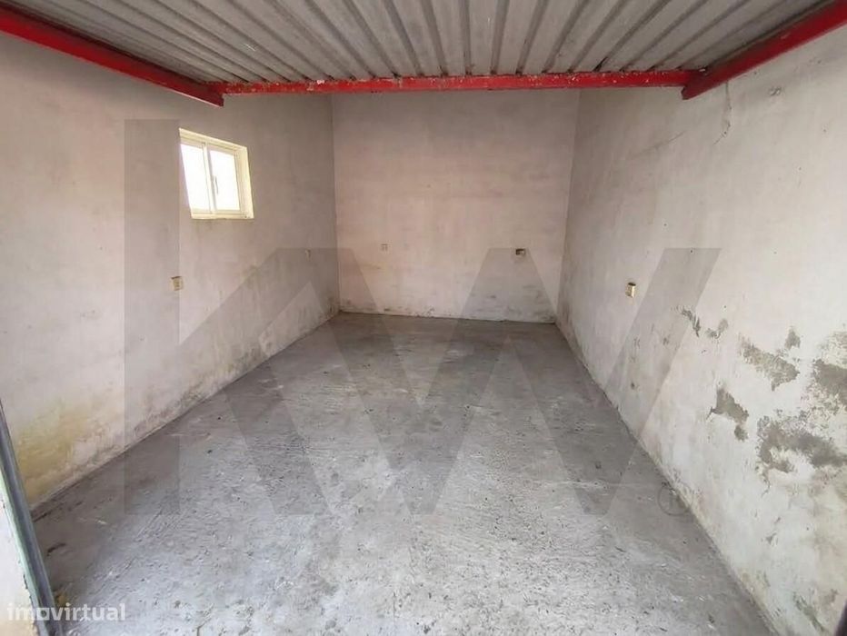Encantadora Moradia T2 Unifamiliar com Garagem, Quintal e Churrasqueir
