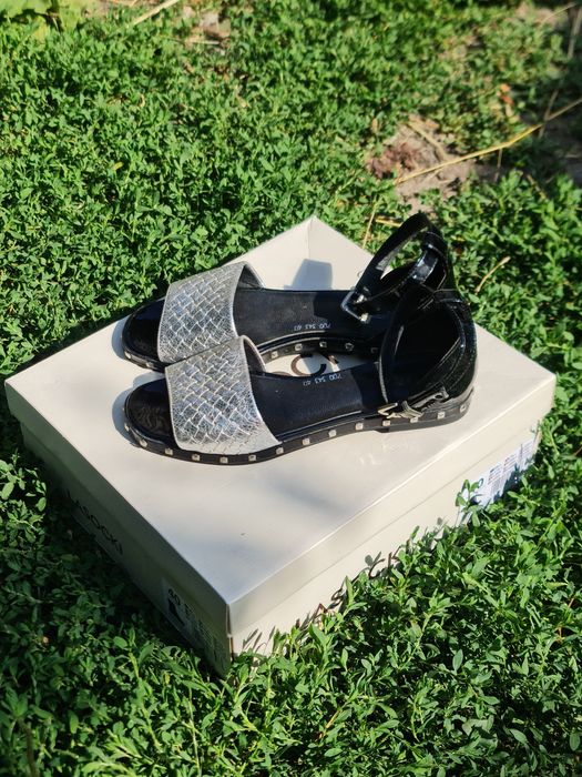 Жіночі босоніжки