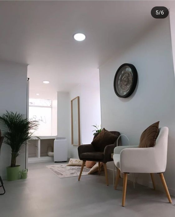 Mesa de Manicure Disponível em Salão de Beleza