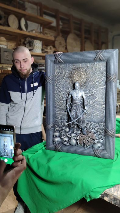 Козак Мамай знищує двоголову  курку - різьблена 3D-картина з дерева!