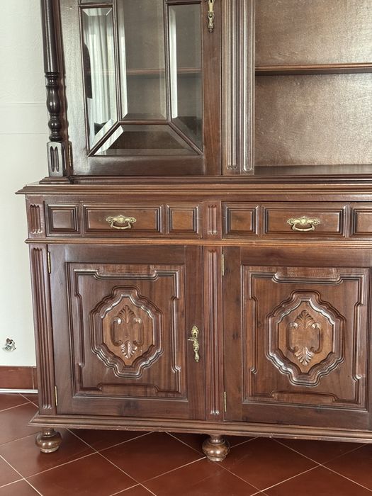 Louceiro / Cristaleira Clássico em Madeira Maciça – Móvel de Sala Antigo – 1.000 €