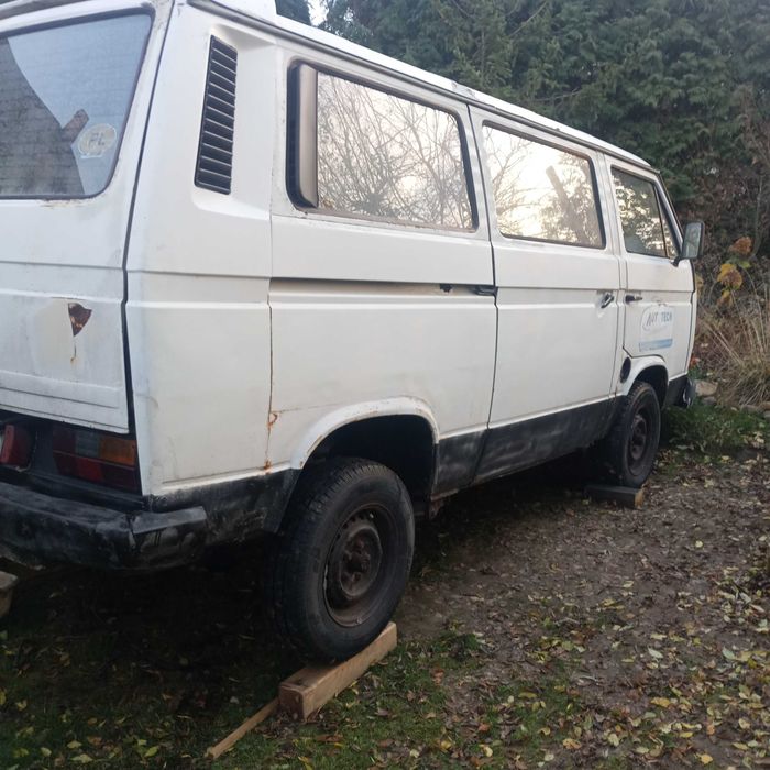 Sprzedam karoserię  VW t3 caravelle  1,6td