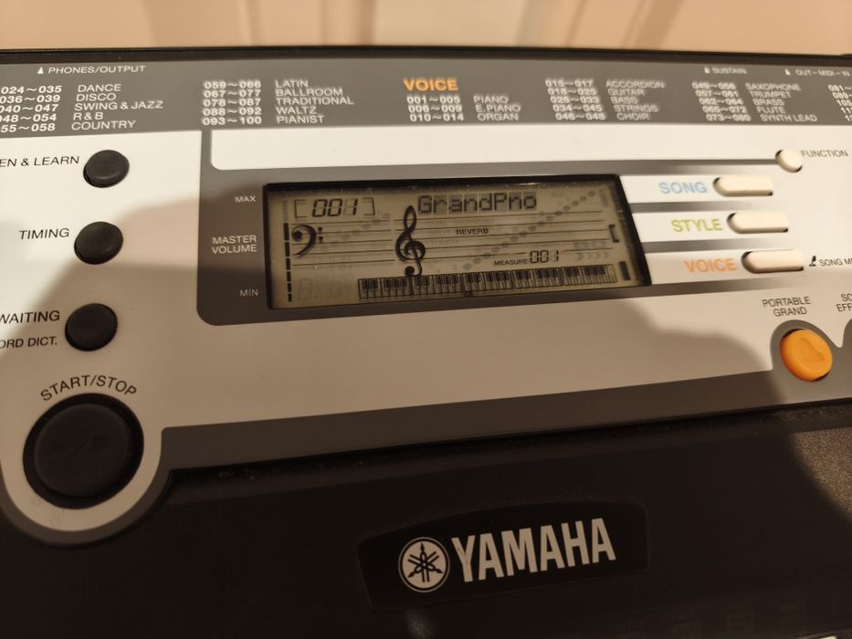 Teclado Yamaha PSR-E213 + Suporte