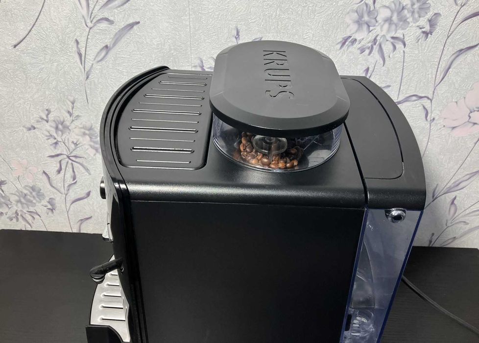 Кавомашина Krups EA82 — автоматична, зернова, для дому / офісу