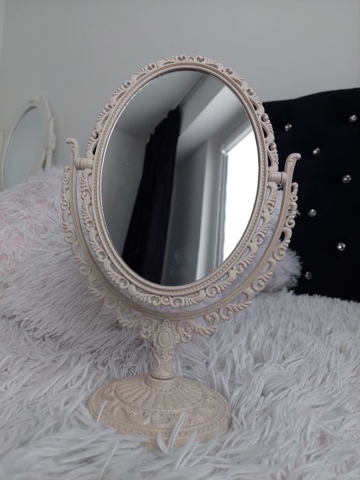 Lusterko kosmetyczne w stylu Vintage