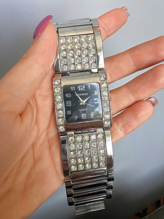 Zegarek damski szeroka bransoleta z cyrkoniami omelaiya