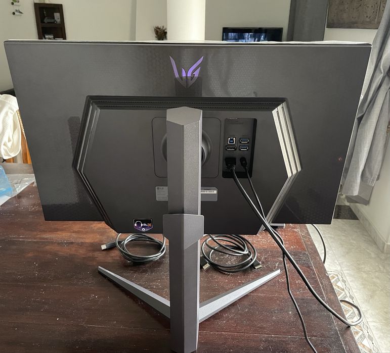 Monitor Gamer LG UltraGear 27" 4K UHD 144Hz 1ms (27GR93U-B) - Completo na Caixa