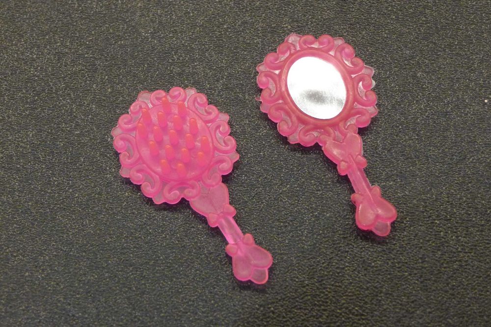 Akcesoria dla Barbie. Torebka i naszyjnik dla lalki Barbie.