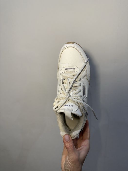 Шкіряні кросівки