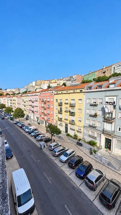 Apartamento T1 para arrendamento em Queluz, a apenas 2 minutos a pé da estação.