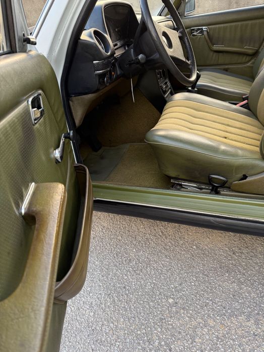 Mercedes-Benz W123 200D