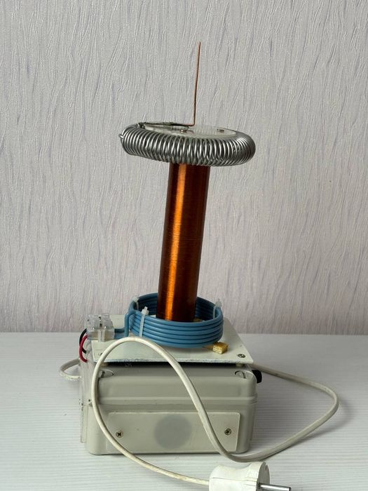 Котушка Тесла. Трансформа́тор Те́сли, також коту́шка Те́сли
