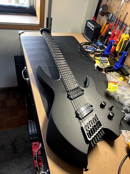 Guitarra 7 cordas multiscale Ormsby