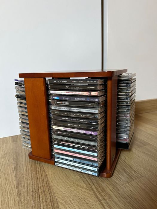 Porta CDs Vertical Giratório Madeira BOM Estado! (Capacidade 51 CDs)