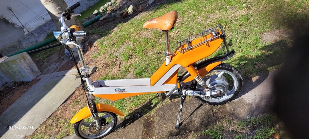 Stary Rower elektryczny. Zabytek.  Unikat