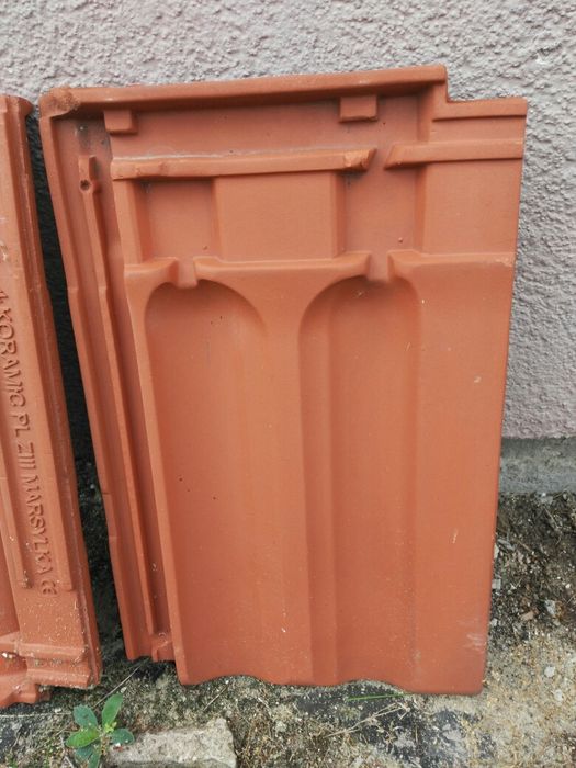 dachówka karpiówka oraz zakladowa typu marsylianka