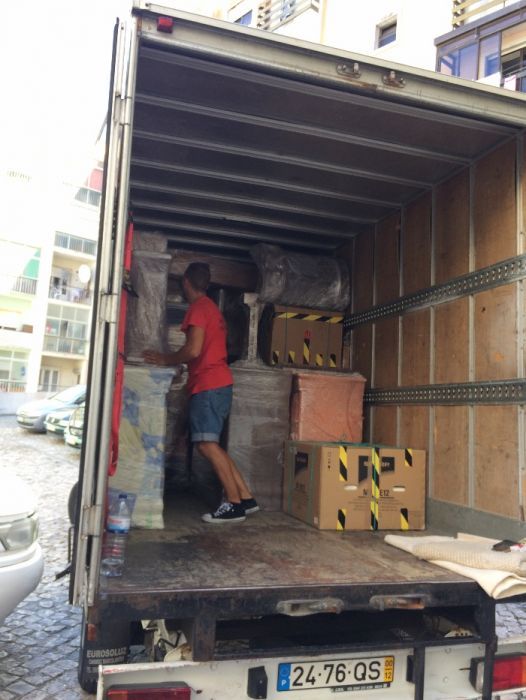 Mudanças Algés Oeiras Alfragide/Aluguer de Box/Guarda Moveis.