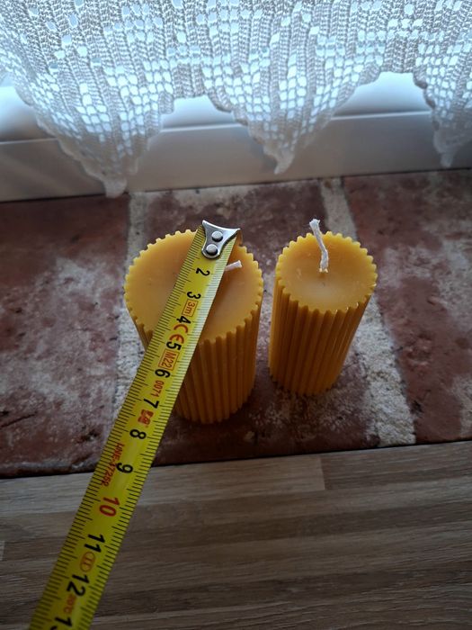 Dwie świece naturalny wosk pszczeli