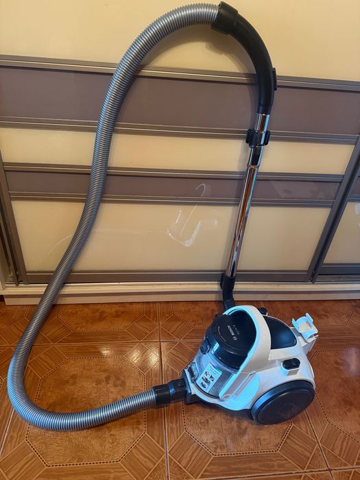Пилосос безмішковий Bosch Serie 2 BGS05A225